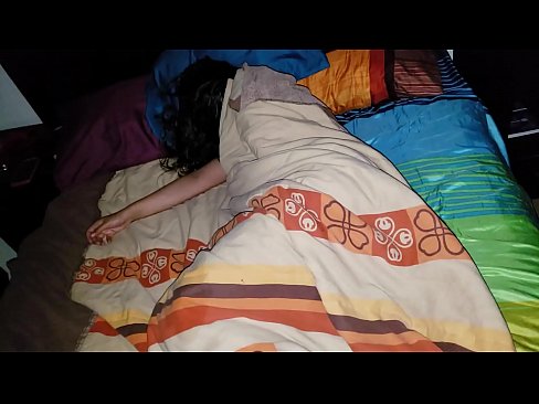 ❤️ Stepson berating sua jovem madrasta enquanto ela dorme. ️❌ Porno real vídeo em nós ❌️❤